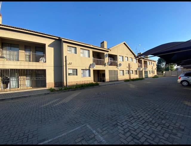 2 BEDROOM APARTMENT FOR SALE IN VANDERBIJLPARK SE 6